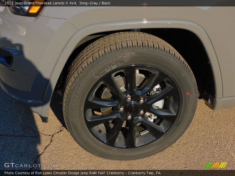 Sting-Gray / Black 2022 Jeep Grand Cherokee Laredo X 4x4