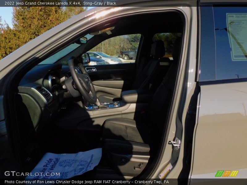 Sting-Gray / Black 2022 Jeep Grand Cherokee Laredo X 4x4