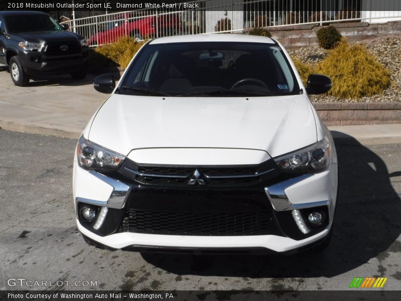 Diamond White Pearl / Black 2018 Mitsubishi Outlander Sport LE