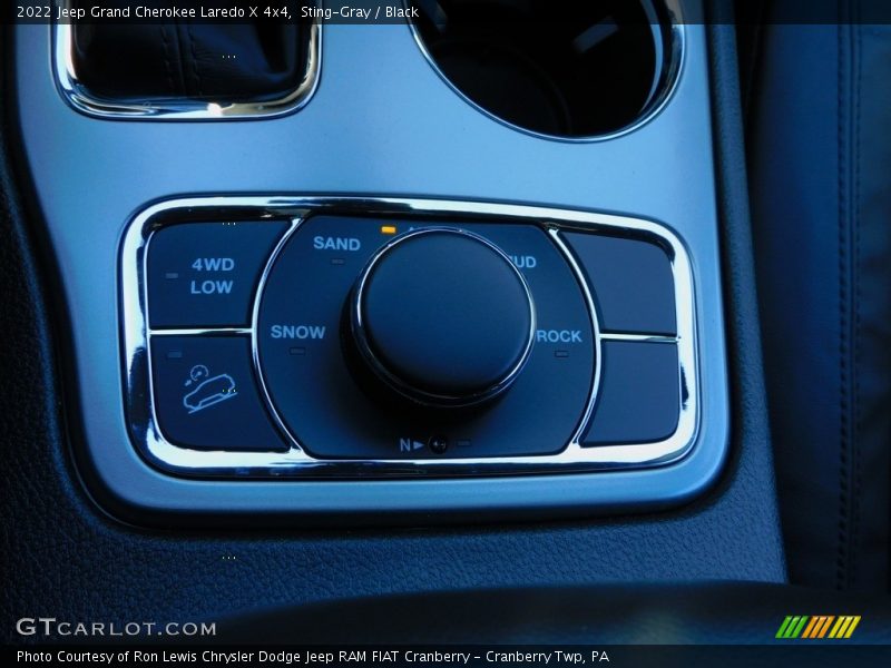 Sting-Gray / Black 2022 Jeep Grand Cherokee Laredo X 4x4