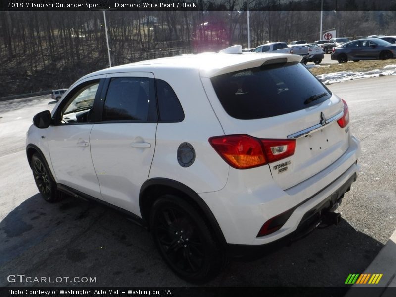 Diamond White Pearl / Black 2018 Mitsubishi Outlander Sport LE