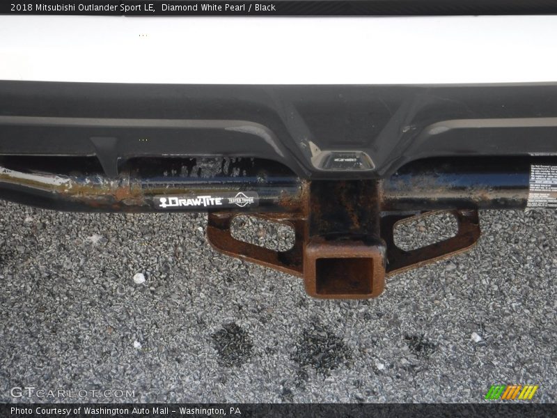 Diamond White Pearl / Black 2018 Mitsubishi Outlander Sport LE