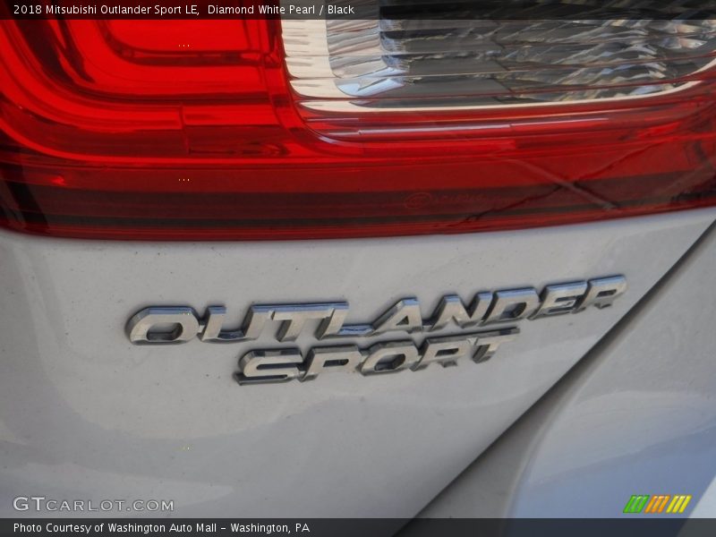 Diamond White Pearl / Black 2018 Mitsubishi Outlander Sport LE