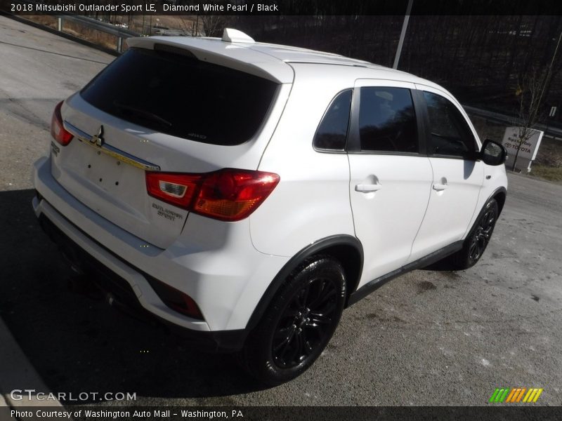 Diamond White Pearl / Black 2018 Mitsubishi Outlander Sport LE