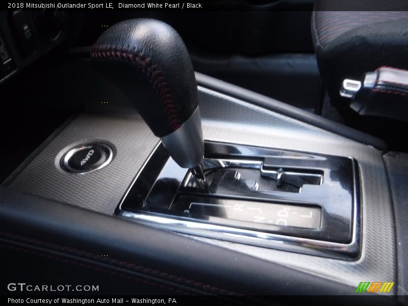 Diamond White Pearl / Black 2018 Mitsubishi Outlander Sport LE