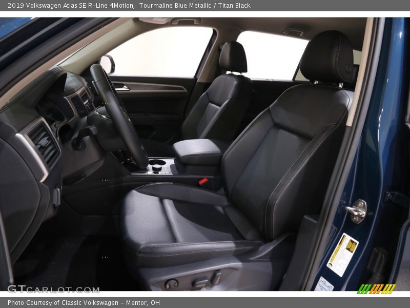 Front Seat of 2019 Atlas SE R-Line 4Motion
