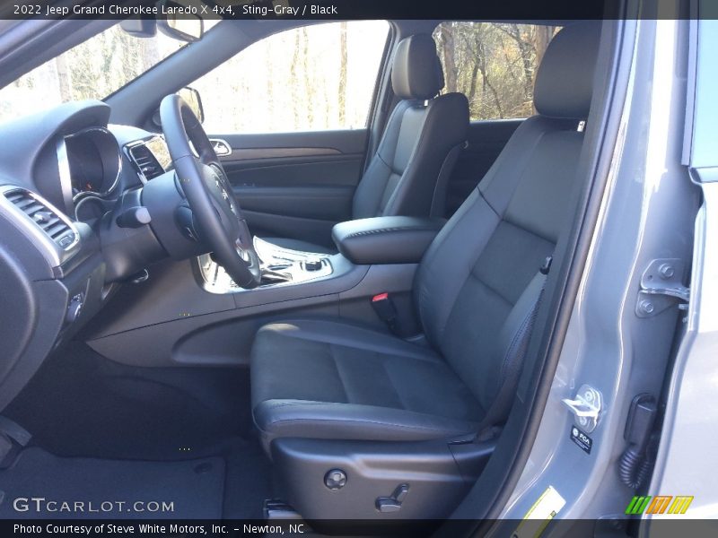 Front Seat of 2022 Grand Cherokee Laredo X 4x4