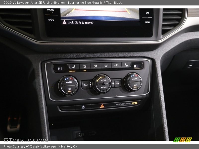 Controls of 2019 Atlas SE R-Line 4Motion