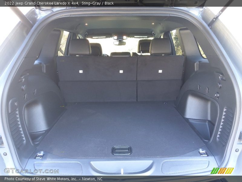  2022 Grand Cherokee Laredo X 4x4 Trunk