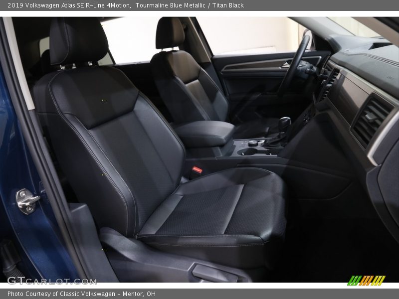 Front Seat of 2019 Atlas SE R-Line 4Motion