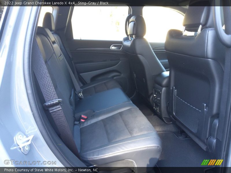 Sting-Gray / Black 2022 Jeep Grand Cherokee Laredo X 4x4