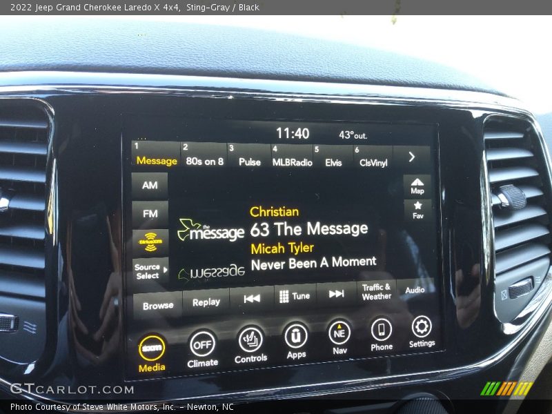 Controls of 2022 Grand Cherokee Laredo X 4x4