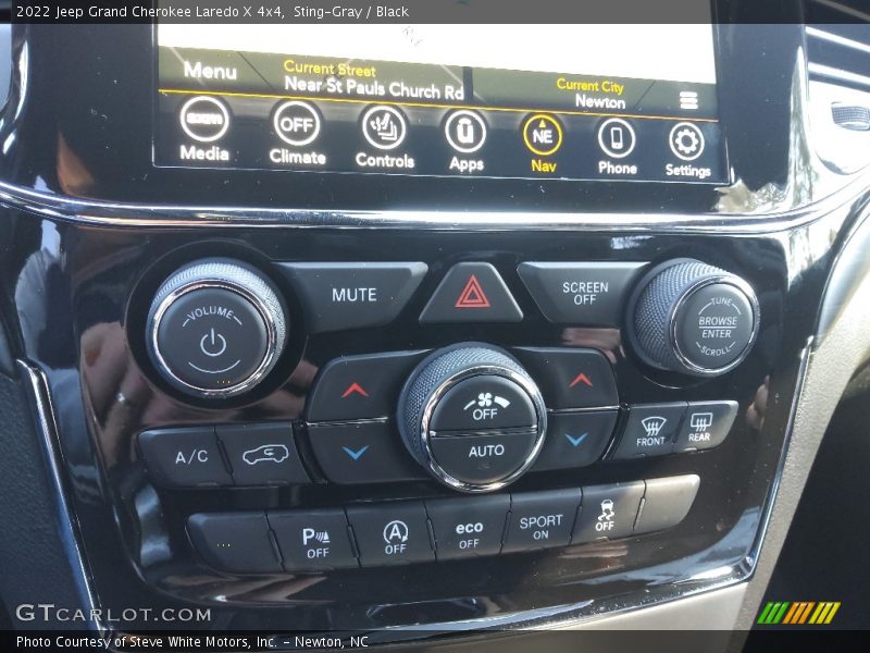 Controls of 2022 Grand Cherokee Laredo X 4x4