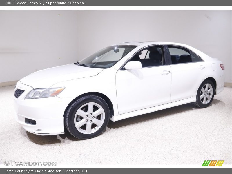 Super White / Charcoal 2009 Toyota Camry SE