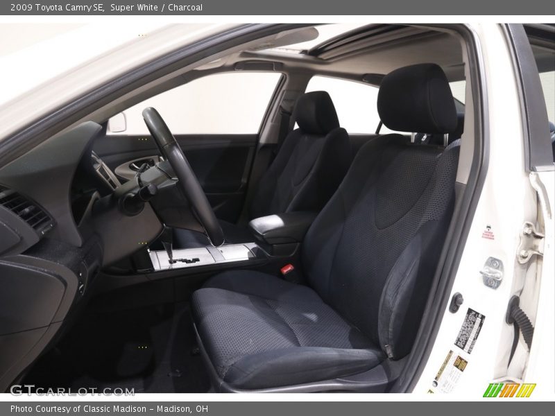 Super White / Charcoal 2009 Toyota Camry SE