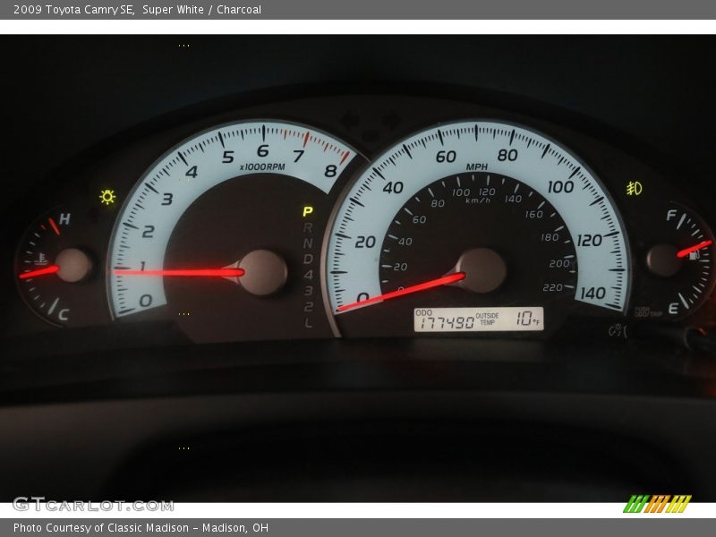 Super White / Charcoal 2009 Toyota Camry SE