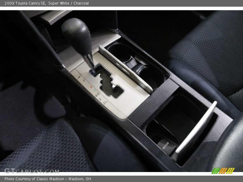 Super White / Charcoal 2009 Toyota Camry SE