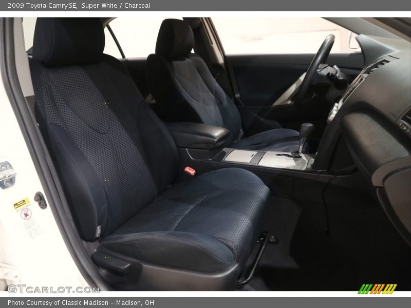 Super White / Charcoal 2009 Toyota Camry SE
