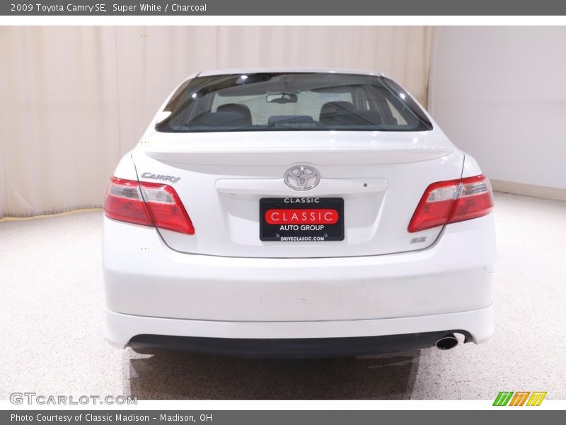 Super White / Charcoal 2009 Toyota Camry SE