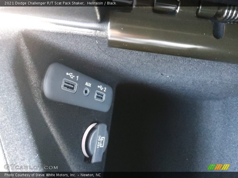Hellraisin / Black 2021 Dodge Challenger R/T Scat Pack Shaker