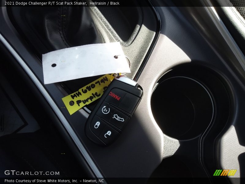 Hellraisin / Black 2021 Dodge Challenger R/T Scat Pack Shaker