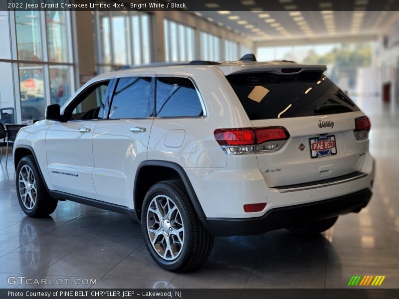 Bright White / Black 2022 Jeep Grand Cherokee Limited 4x4