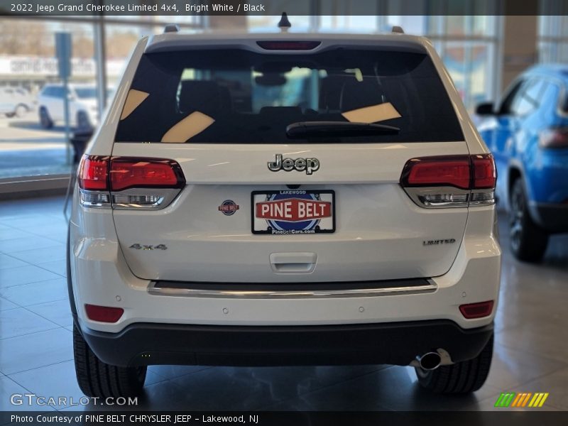 Bright White / Black 2022 Jeep Grand Cherokee Limited 4x4