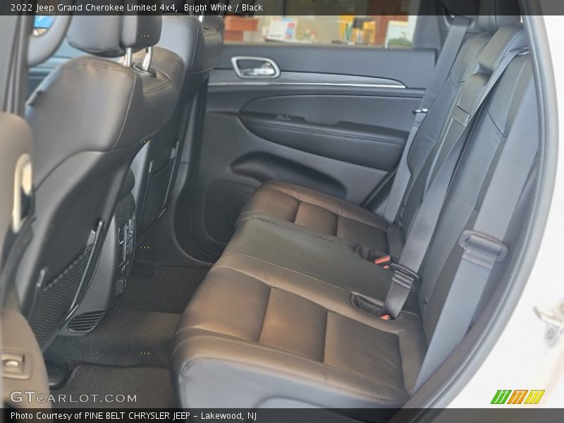Bright White / Black 2022 Jeep Grand Cherokee Limited 4x4