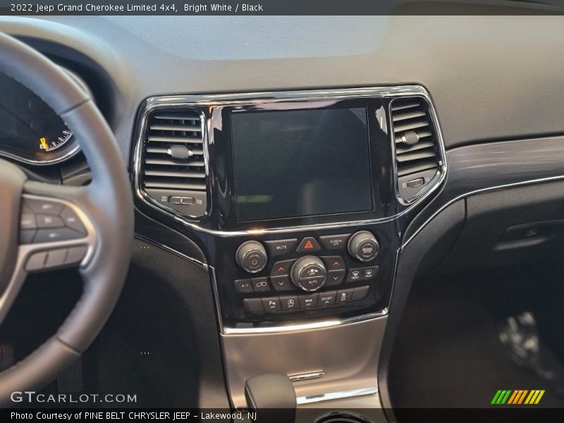 Bright White / Black 2022 Jeep Grand Cherokee Limited 4x4