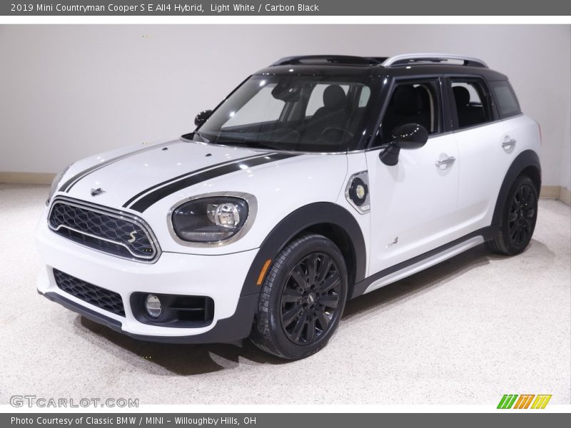 Front 3/4 View of 2019 Countryman Cooper S E All4 Hybrid