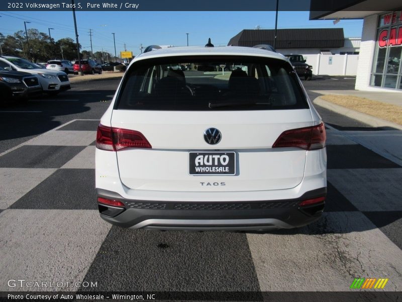 Pure White / Gray 2022 Volkswagen Taos S