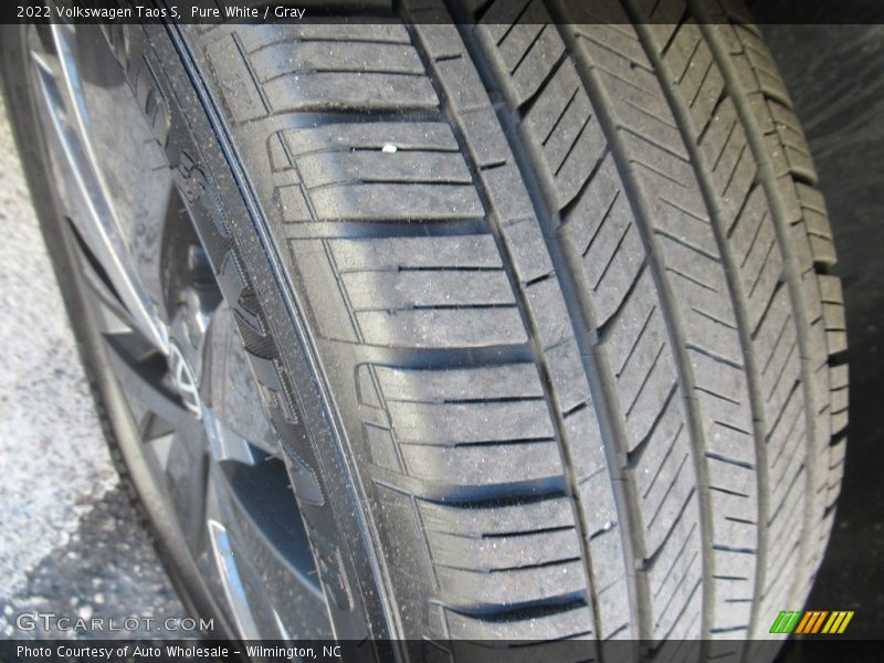 Pure White / Gray 2022 Volkswagen Taos S