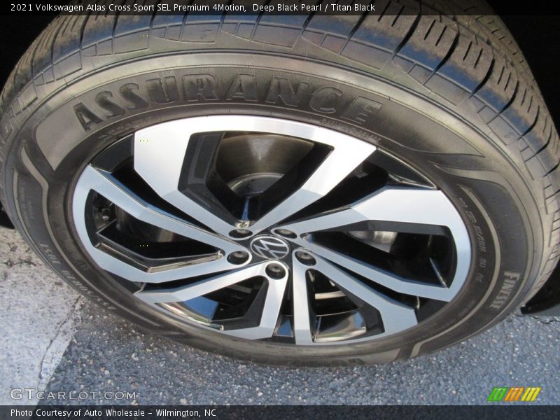 Deep Black Pearl / Titan Black 2021 Volkswagen Atlas Cross Sport SEL Premium 4Motion