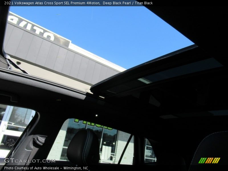 Deep Black Pearl / Titan Black 2021 Volkswagen Atlas Cross Sport SEL Premium 4Motion
