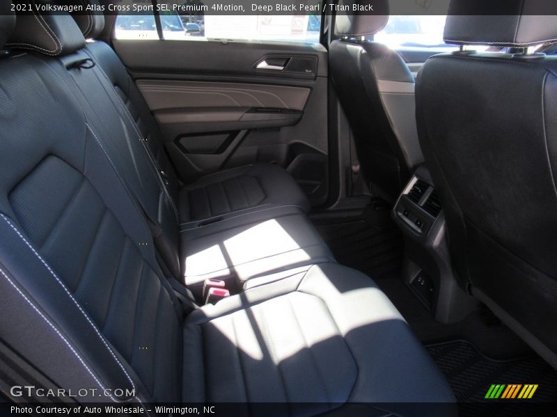 Deep Black Pearl / Titan Black 2021 Volkswagen Atlas Cross Sport SEL Premium 4Motion