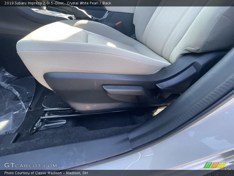 Crystal White Pearl / Black 2019 Subaru Impreza 2.0i 5-Door