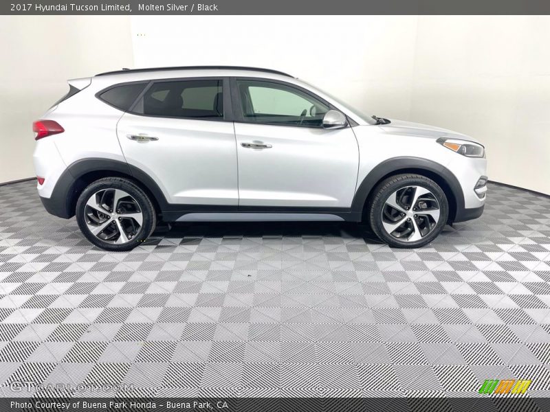 Molten Silver / Black 2017 Hyundai Tucson Limited