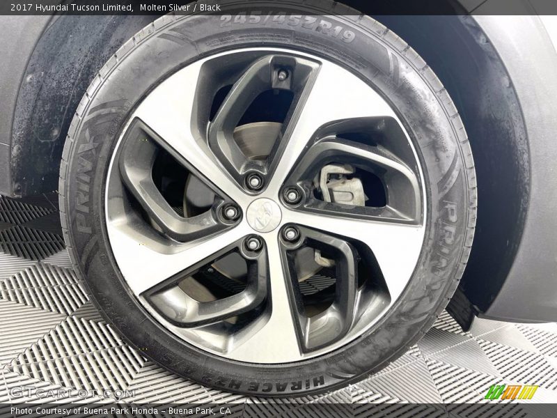 Molten Silver / Black 2017 Hyundai Tucson Limited