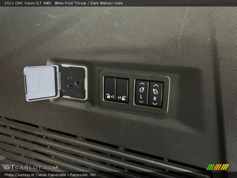 White Frost Tricoat / Dark Walnut/­Slate 2021 GMC Yukon SLT 4WD