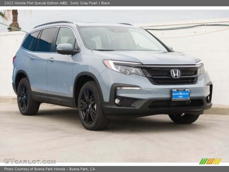 Front 3/4 View of 2022 Pilot Special Edition AWD