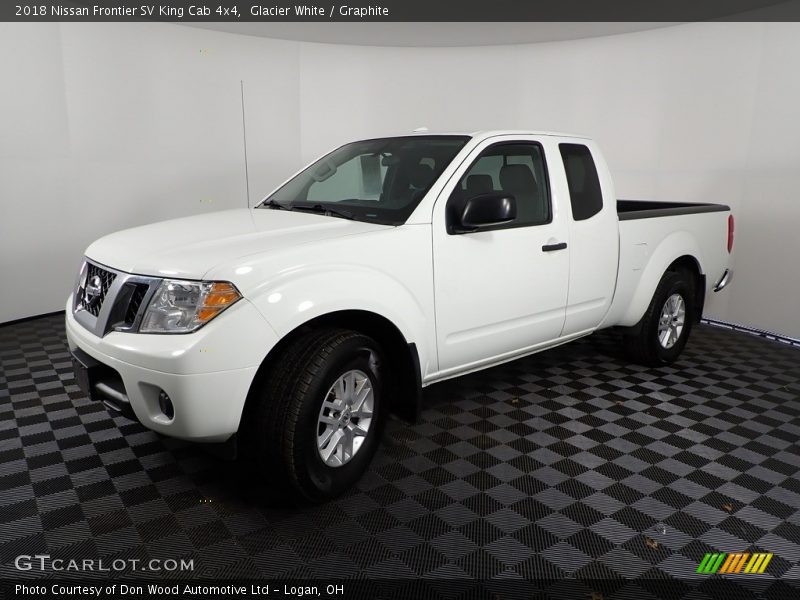 Glacier White / Graphite 2018 Nissan Frontier SV King Cab 4x4