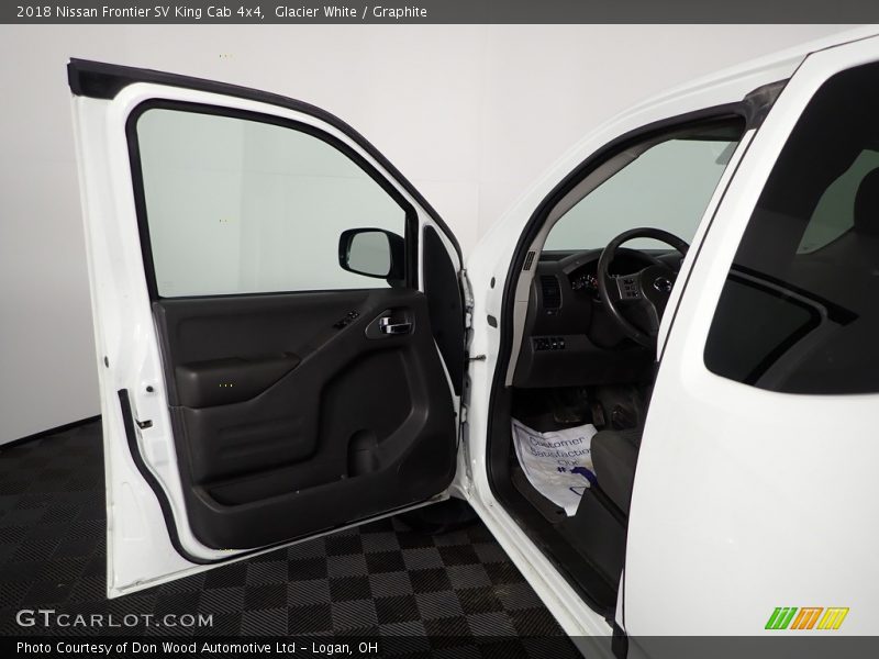 Glacier White / Graphite 2018 Nissan Frontier SV King Cab 4x4