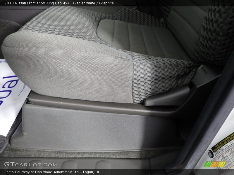 Glacier White / Graphite 2018 Nissan Frontier SV King Cab 4x4