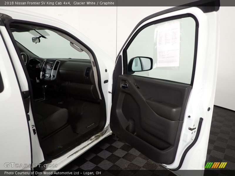 Glacier White / Graphite 2018 Nissan Frontier SV King Cab 4x4