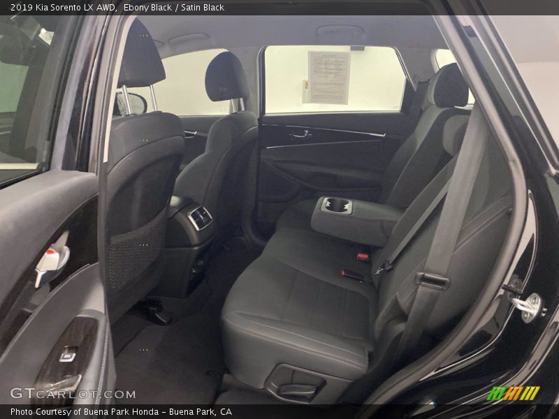 Ebony Black / Satin Black 2019 Kia Sorento LX AWD