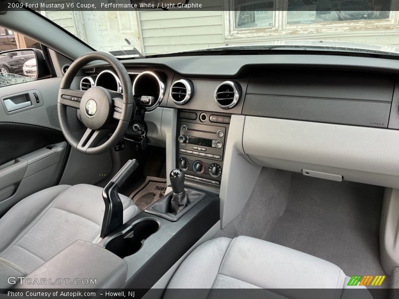 Performance White / Light Graphite 2009 Ford Mustang V6 Coupe