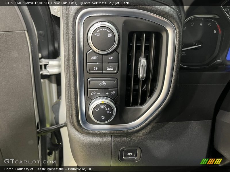 Quicksilver Metallic / Jet Black 2019 GMC Sierra 1500 SLE Crew Cab 4WD