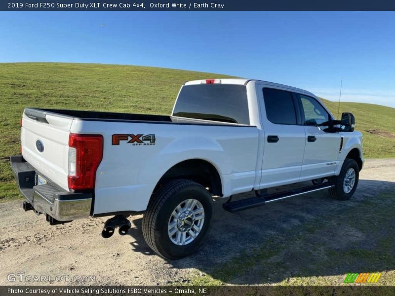 Oxford White / Earth Gray 2019 Ford F250 Super Duty XLT Crew Cab 4x4