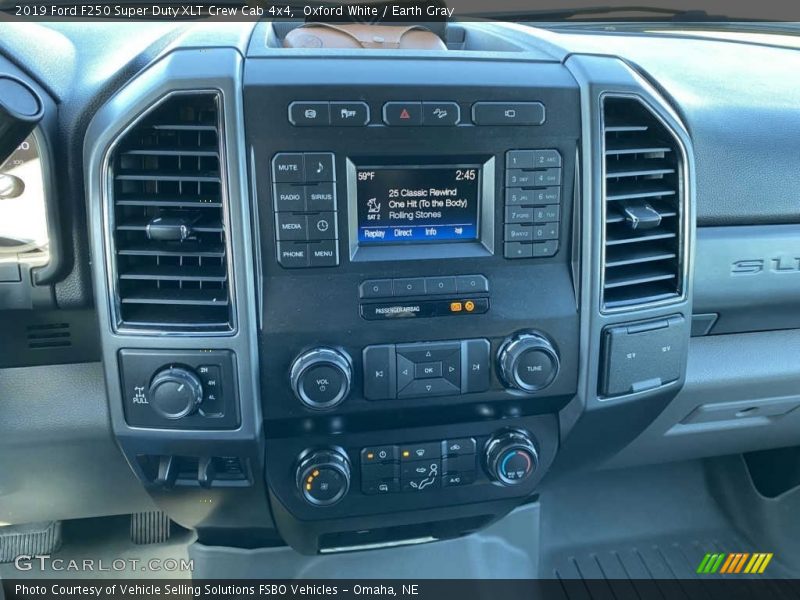 Oxford White / Earth Gray 2019 Ford F250 Super Duty XLT Crew Cab 4x4