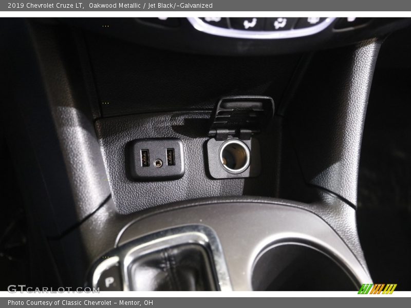 Oakwood Metallic / Jet Black/­Galvanized 2019 Chevrolet Cruze LT